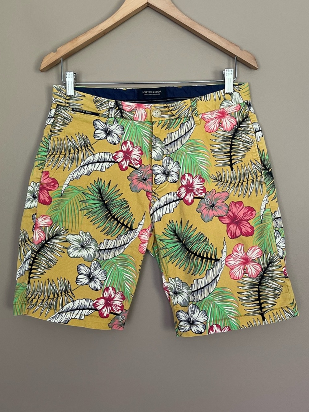 {Scotch & Soda} Tropical Floral Print Shorts - Mens 29